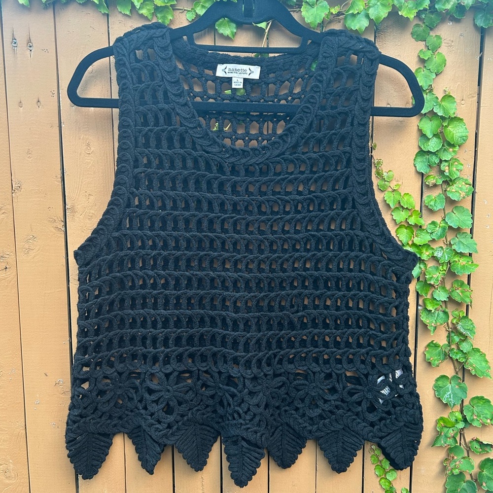 NANETTE LEPORE NWOT  Women’s Crochet Black Vest Top Size: L